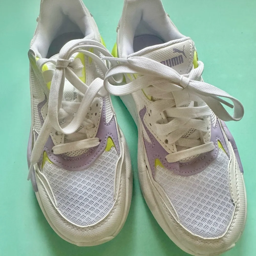 Puma SoftFoam+ Sneakers Women’s/Girls 4.5 White‎ Purple Neon 389685-02